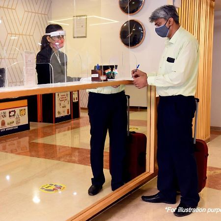 Oyo 11392 The Hotel Grand Hospitality Noida Exterior foto