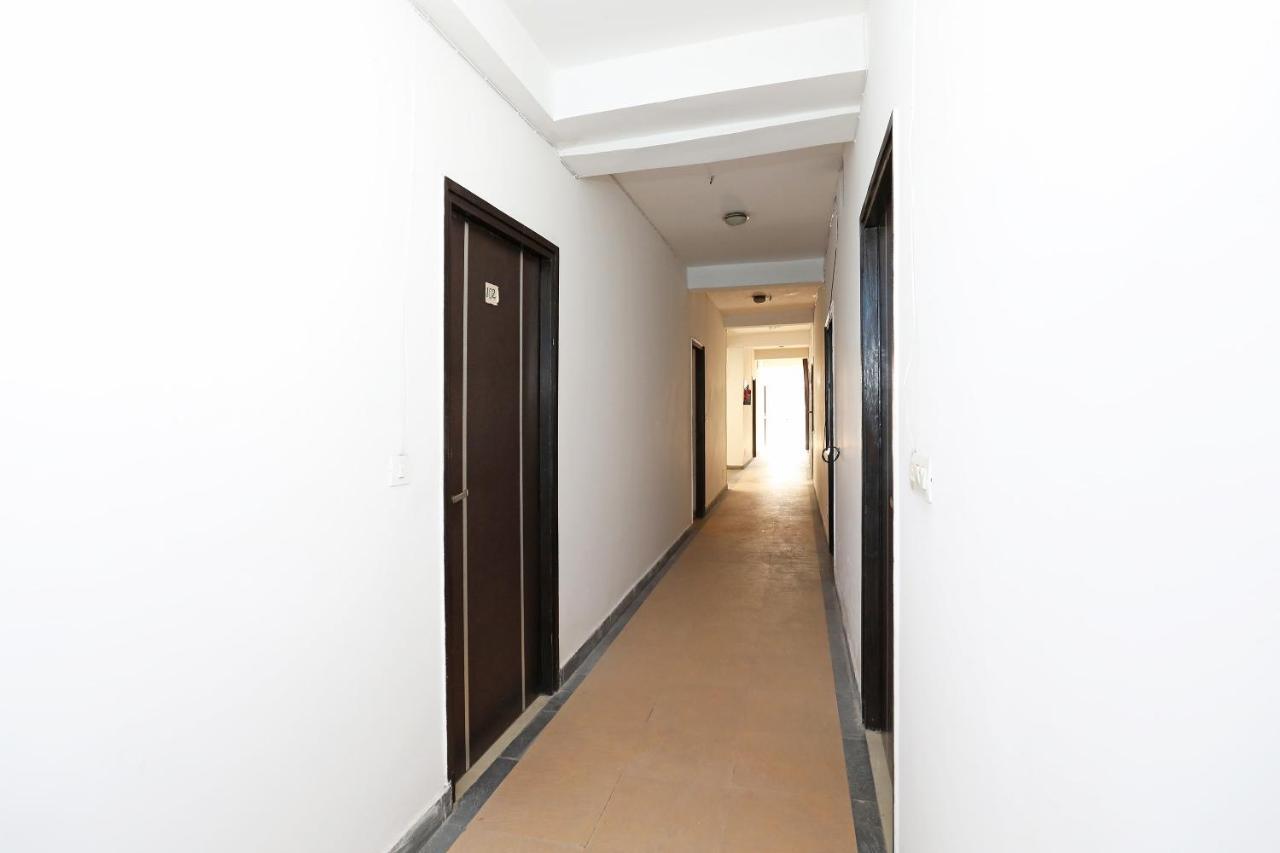Oyo 11392 The Hotel Grand Hospitality Noida Exterior foto