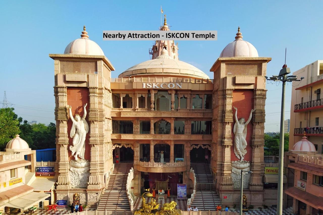 Oyo 11392 The Hotel Grand Hospitality Noida Exterior foto