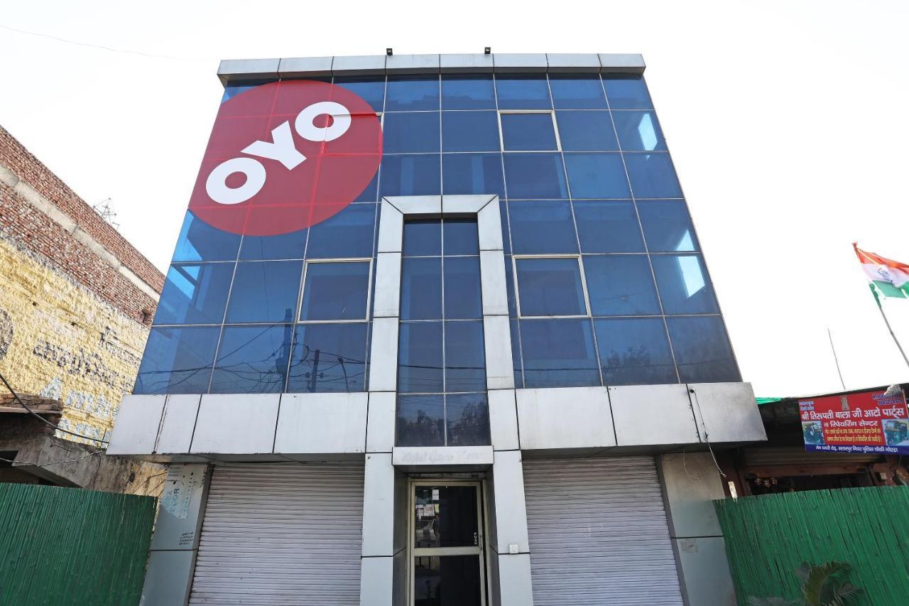 Oyo 11392 The Hotel Grand Hospitality Noida Exterior foto