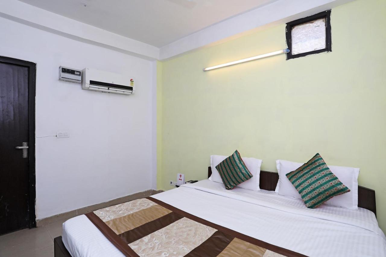 Oyo 11392 The Hotel Grand Hospitality Noida Exterior foto