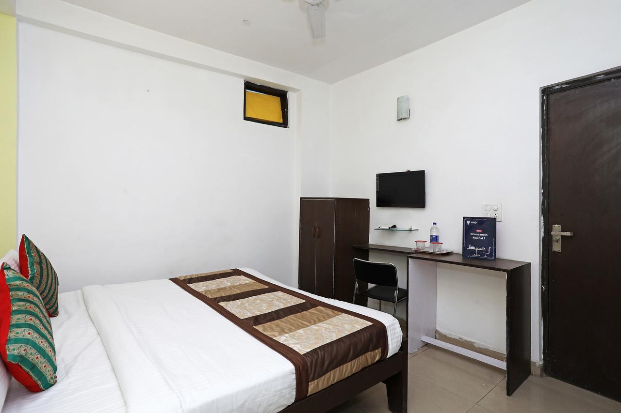 Oyo 11392 The Hotel Grand Hospitality Noida Exterior foto